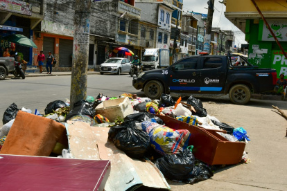 Entre basura, agua estancada y obras ausentes, la ciudad acumula problemas, según denuncian a EXPRESO los habitantes de Durán.