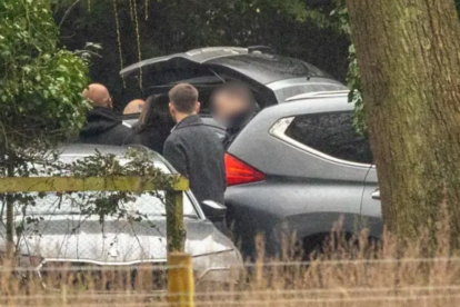 La policía británica se encuentra en una de las propiedades del Príncipe Andrés para ivestigaciones.