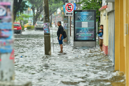En el sur de la ciudad este fue el panorama: agua estancada por horas.