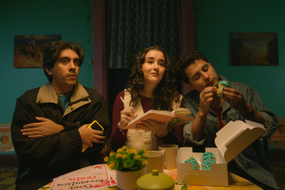 El elenco principal está integrado por Pablo Balseca como Gaspar, Gabriela Menéndez en el papel de Claudia, Carlos Aguilar como Leo y Maicol Mora como Fausto.