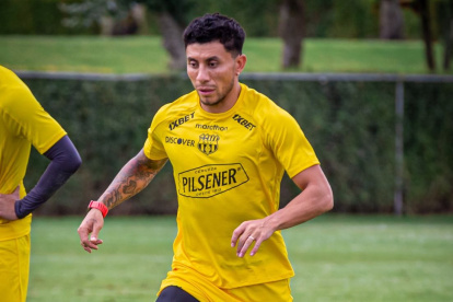 Joao Rojas entrenando en Quito en la pretemporada 2026.