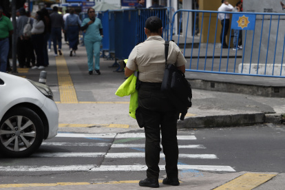 En Quito se denunció al comandante del distrito Calderón por intento de abuso sexual.