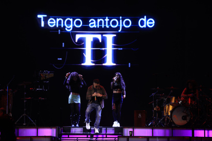 El repertorio recorrió distintas etapas de su trayectoria: Bésame, A la primera persona y Mi soledad y yo.