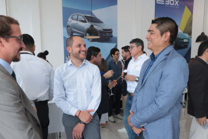 Andrea Beretta, Álex Rodríguez y Carlos Camba.