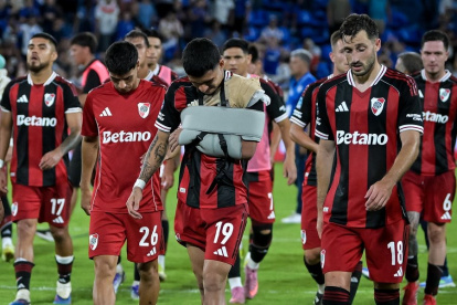 Tras una caída aparatosa, Páez evidenció un fuerte dolor en el hombro izquierdo.