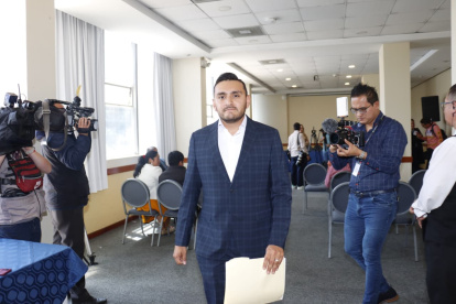 Francisco Barreiro Abad, hijo de Verónica Abad, señala que las causas judiciales en su contra tienen una motivación política.