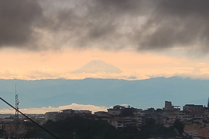 Ciudadanos reportan el avistamiento del Chimborazo desde Guayaquil