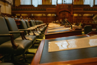 Interior de la Asamblea Nacional, donde se debaten las consecuencias legales para funcionarios públicos con deudas ante el SRI.