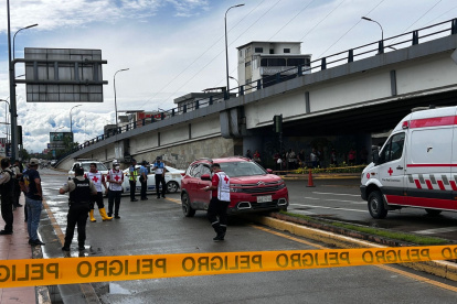 La víctima fue interceptada por dos hombres en motocicleta, quienes la acribillaron en Machala.