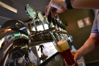 EL SECTOR CERVECERO DEL PAIS SE ENCUENTRA EN GRAVE CRISIS, POR LAS MEDIDAS ADOPATADAS POR EL COE NACIONAL DE LA LEY SECA. BUSCAN ALTERNATIVAS ANTE LA CRISIS | 13 de agosto 2020 KARINA DEFAS Agencia (ag-expreso ag-extra ag-quito) EL ABISMO