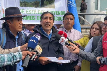 El activista ambiental y excandidato presidencial acudió a la Corte Constitucional para presentar la demanda.