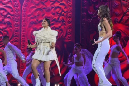 Brenda participó en el homenaje a Selena Quintanilla, en la cuarta gala del festival