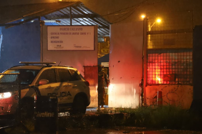 Ambiente de tensión con lluvia se registra en los exteriores del centro penitenciario
