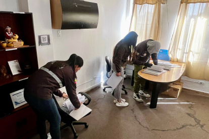 Fiscalía publicó fotos sobre el allanamiento en la sede de Quito.