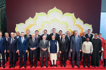 La Cumbre Impacto IA 2026 concluyó con la firma de 88 países, incluidos Estados Unidos y China, en un intento por fijar reglas éticas globales para la inteligencia artificial.