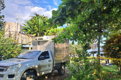 Personal policial realizó el levantamiento de indicios y aseguró la escena tras los hechos violentos registrados en el norte de Manabí durante la madrugada.