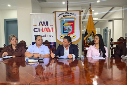 Gremios productivos de Manabí entregaron la propuesta a la gobernadora Aurora Valle