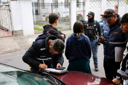 Durante un operativo de la Agencia Metropolitana de control varias docenas de jóvenes universitarios son sancionados