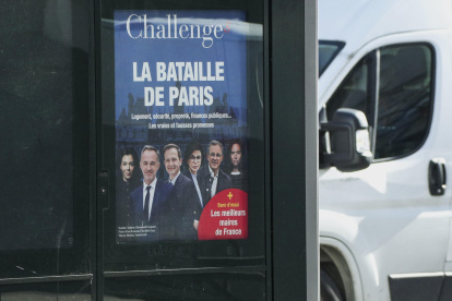 En la imagen, carteles electorales de las elecciones municipales en París, que se celebran los 15 y 22 de marzo.