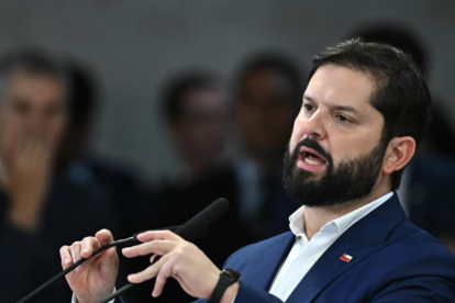 Estados Unidos revocó las visas de tres funcionarios del gobierno de Gabriel Boric, acusándolos de comprometer infraestructura crítica.