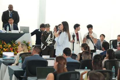 La asambleísta de ADN, Valentina Centeno, mocionó la aprobación del texto íntegro de la ley económcio urgente.