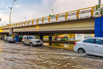 Referencial. Las intensas lluvias provocan inundaciones en zonas urbanas, mientras Inamhi advierte alto riesgo en varias provincias durante febrero.