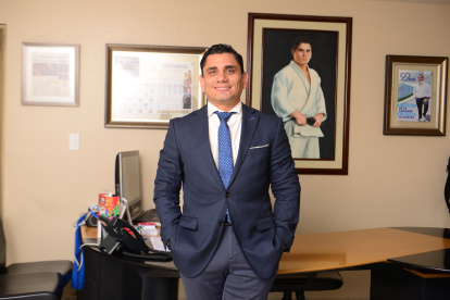 Roberto Ibáñez destacó en el deporte local, principalmente en judo. Representó al país en esta disciplina, coronándose campeón en varios torneos olímpicos.