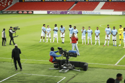Jugadores de Universidad Católica se presentaron en el estadio Rodrigo Paz Delgado.