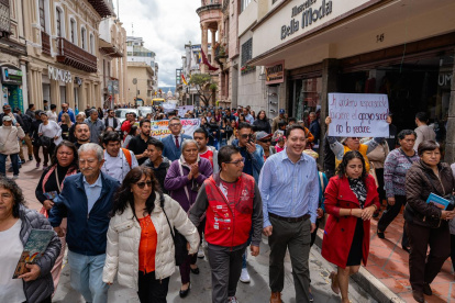 Las autoridades de Cuenca fueron parte de una marcha de varias organizaciones sociales que reciben fondos para rechazar las reformas al Cootad.