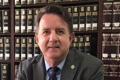 Agustín Pérez-Cruz es catedrático de Derecho Procesal en la Universidad de Oviedo (España) y conjuez del Tribunal Superior de Justicia de Asturias.