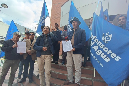 Organizaciones sociales de Azuay presentaron una acción de protección con medidas cautelares en contra de la posible reforma a la ley de minería.