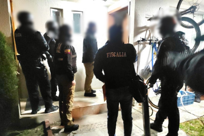 La Fiscalía realizó un allanamiento en Pomasqui, norte de Quito, como parte de la investigación por la presunta difusión del informe León de Troya.