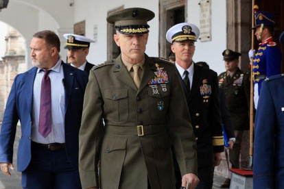 El general Francis L. Donovan se reunió en Quito con Daniel Noboa y autoridades de Defensa.