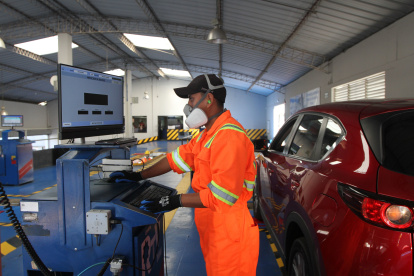 Se retoma la revisión técnica vehicular para vehículos cuyas placas terminan en 1 y 2 en Quito.