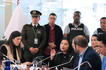 Yuri Coronel, alcaldesa de Muisne y presidenta de AME, acudió a la Asamblea para tratar el tema de la reforma.