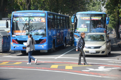 En Quito, desde mayo de 2021 se mantiene en 0,35 dólares la tarifa de bus urbano.