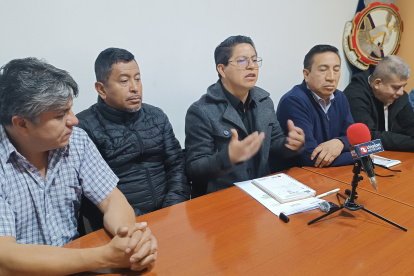 Dirigentes del Frente Unitario de Trabajadores del Azuay anunció que se sumará a l marcha social del 13 de marzo.