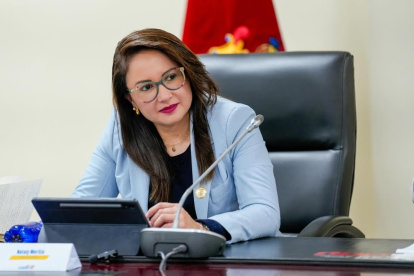 Nathalie Morillo defendió la reforma al COTAD y señaló a prefecturas por el dragado.