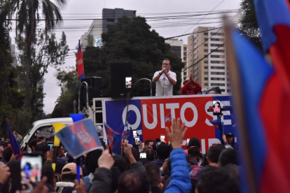 El alcalde de Quito Pable Muñoz encabezó una marcha a la Corte Constitucional el 4 de marzo de 2026.