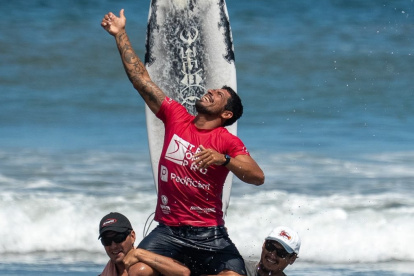 Jonathan 'El Gato Chila' triunfó en el regreso a las competencias oficiales.