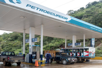 Ecuador actualiza el precio de las gasolinas y diésel de manera mensual.