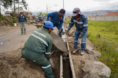 La reforma al Cootad ha sido cuestionada por, según varias autoridades locales, priorizar las obras de cemento sobre las sociales, perjudicando a los ciudadanos que se benefician de diferente tipo de servicios.