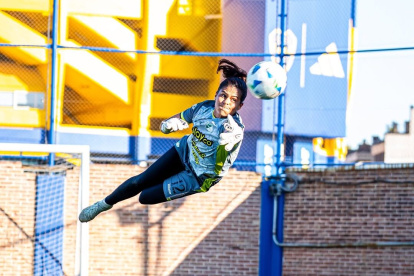 En la actualidad, Andrea Vera juega para el Deportivo Cali Femenino, con el que dio un nuevo paso internacional.