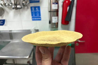 La eliminación de basureros en talleres culinarios impulsó la creación de un biomaterial hecho con subproductos locales.