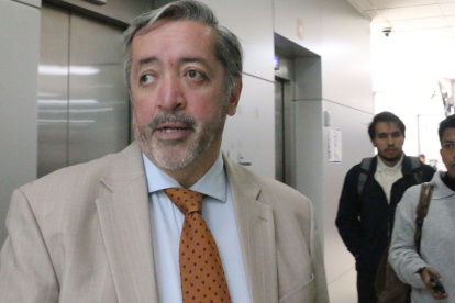 El abogado de Aquiles Álvarez negó que el alcalde de Guayaquil haya manipulado el grillete electrónico, como aseveró la Fiscalía para pedir que el Tribunal ordene prisión preventiva para el procesado por el caso Triple A.