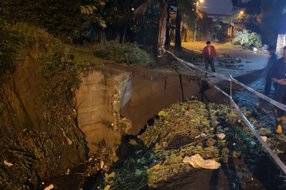 La quebrada el Payaso, en Tumbaco, se desbordó.