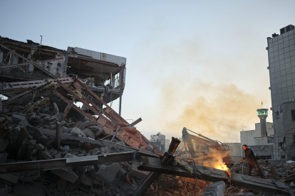 Rastros de destrucción en Irán, mientras la sucesión de poder ocurre bajo la guerra con Israel.