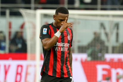 Pervis Estuíñán hizo su primer gol con AC Milan en la victoria ante Inter de Milán.