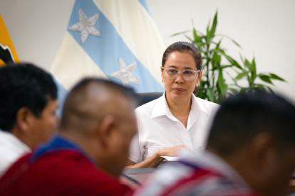 Cynthia Gellibert, secretaria de la Administración Pública, anunció que los baños se arreglarán con donaciones.