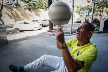 A los 71 años, Cascarita vivirá otro Mundial con la Tri en 2026